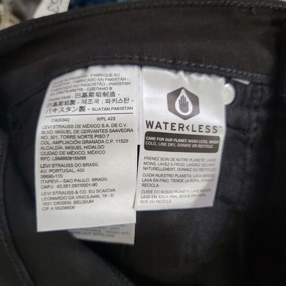 New Levis 315 Shaping BOOT CUT Sz 8 Mid Rise Short 29x30 Black NWT Grunge Emo - Picture 11 of 16